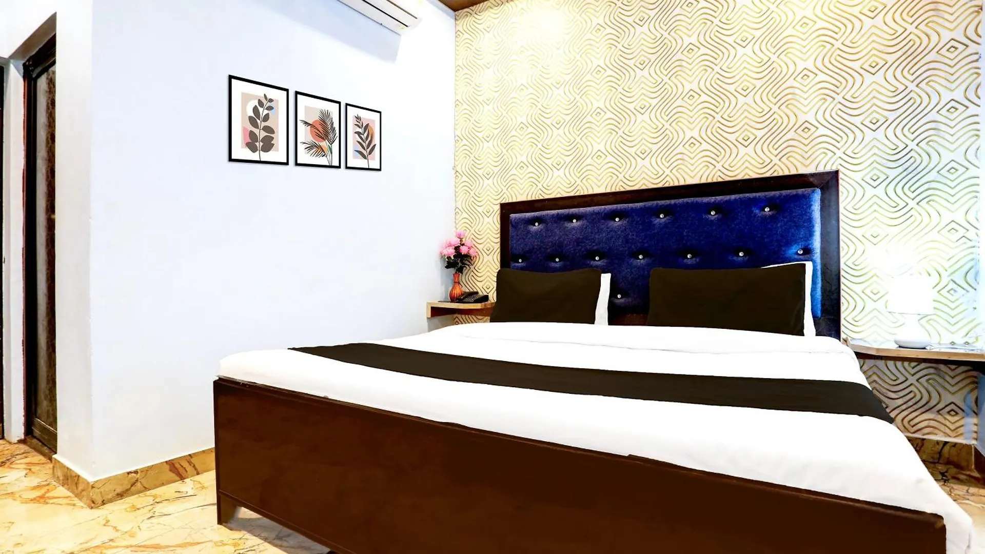 Hotel O S B Guest House Varanasi