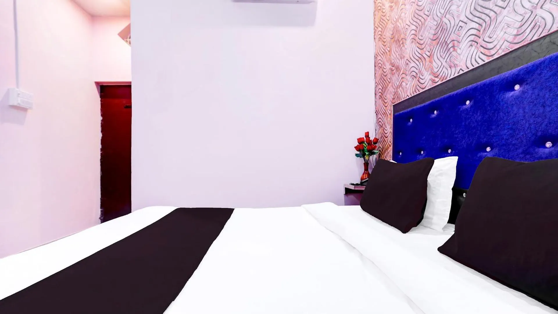 Hotel O S B Guest House Varanasi 0*,  Índia