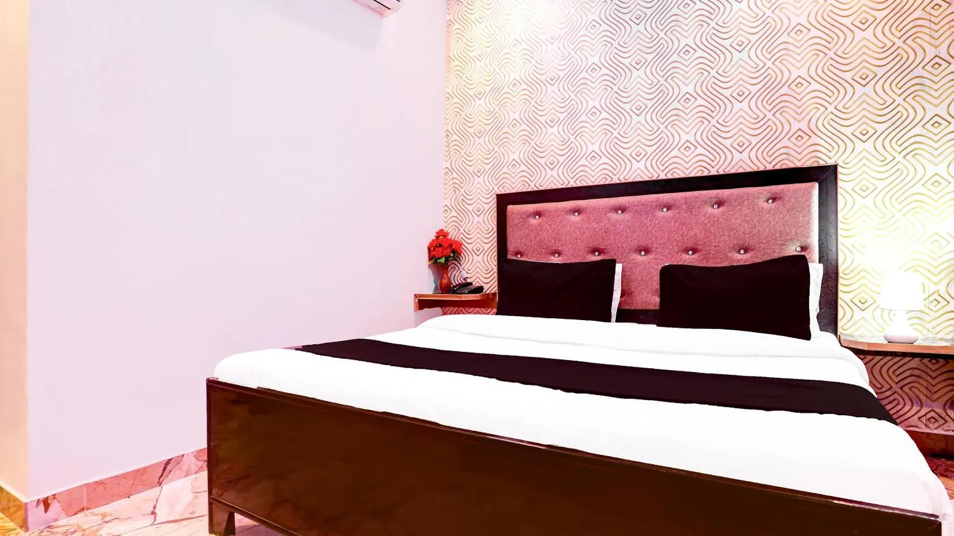 Hotel O S B Guest House Varanasi