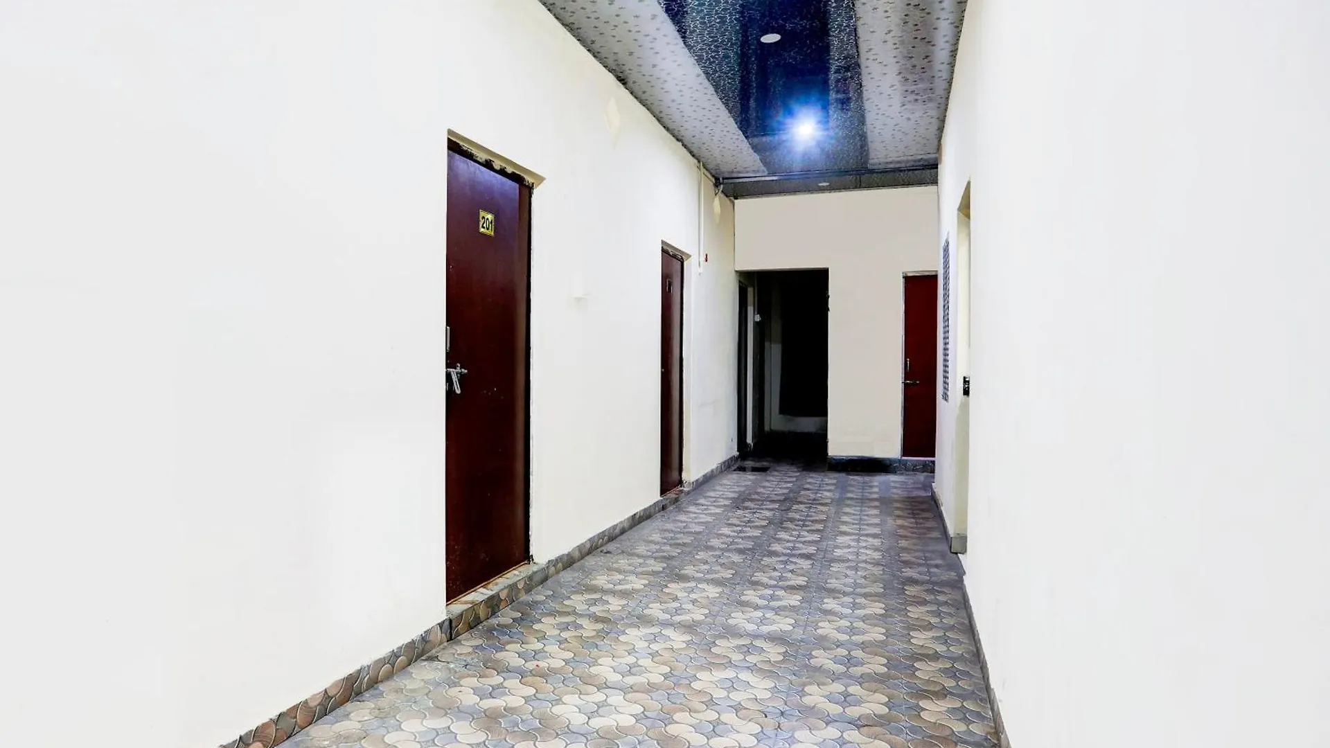 Hotel O S B Guest House Varanasi