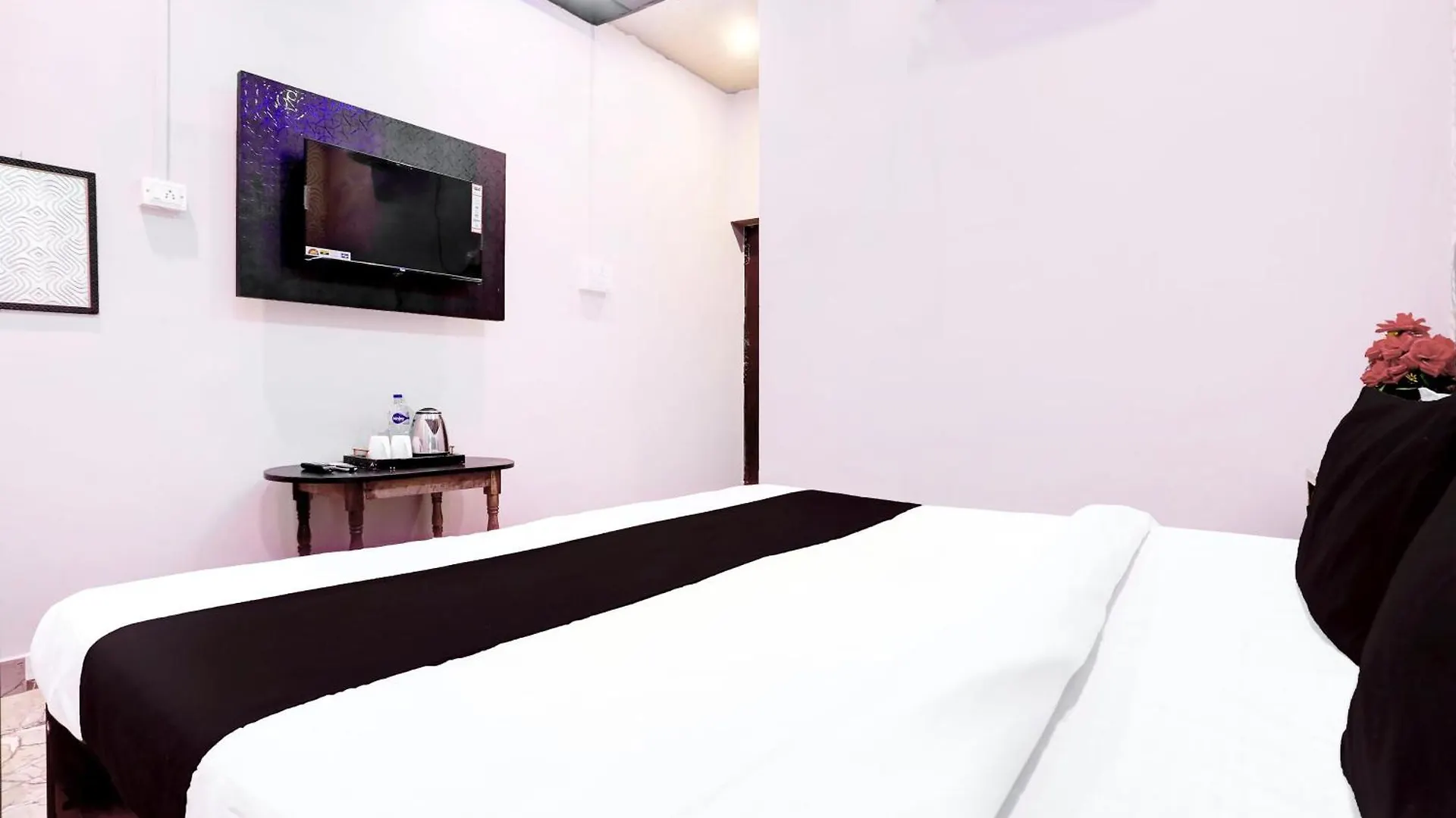 Hotel O S B Guest House Varanasi
